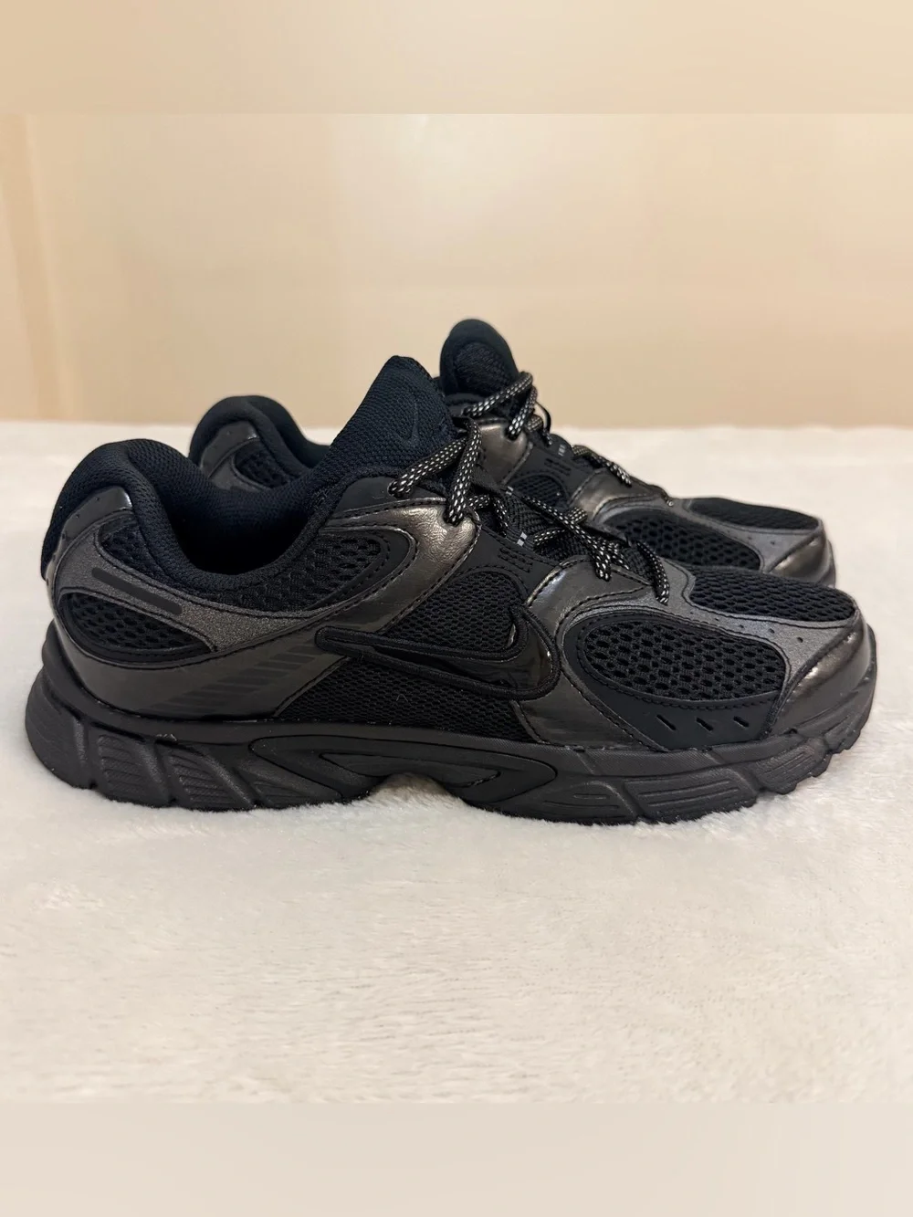 Nike V5 RNR Black Sneakers Size Big Kid 7 - #IQ9954-001